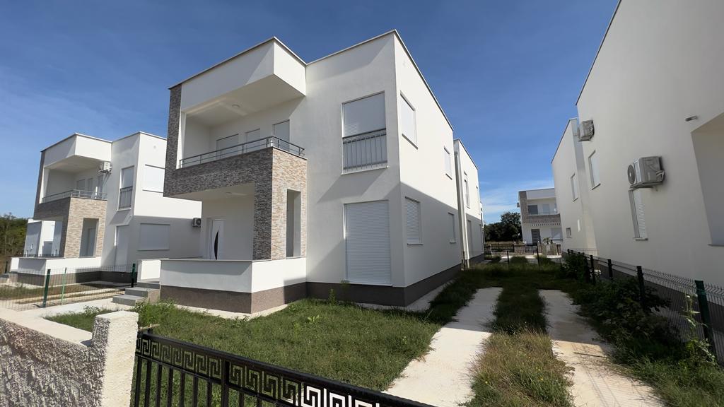 Image of House - 4 Bedrooms - 2 Bathrooms for Sale in Ulcin-Donji Stoj-Montenegro, Image 1